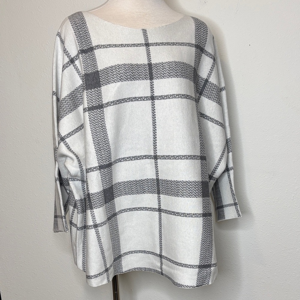 Adrienne Vittadini size 3X Gray and White Plaid Sweater